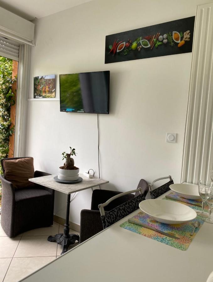 Trendy Studios Tassin Exterior foto